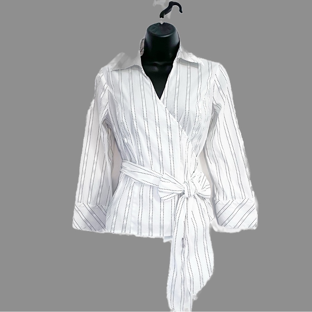 LOFT (Ann Taylor) Petite Size 4 Long sleeve White Wrap Shirt with Black Stripe